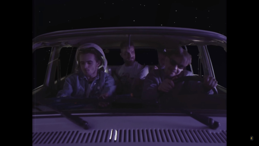 Кадр из клипа «Все хотят меня поцеловать»