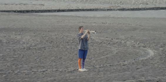 Антоха МС снял видео «Футбольный мяч»