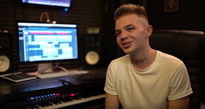 Леша старается следить за большим количеством музыкантовФото: кадр программы FUNBOX 