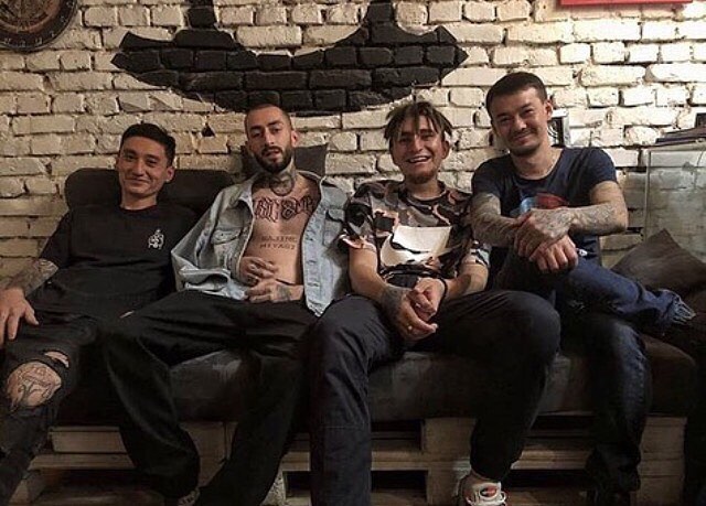 TumaniYO с командой лейбла Hajime​Фото: Instagram