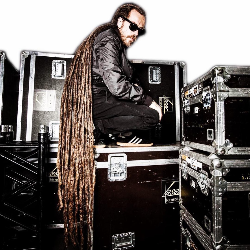 Децл для TNTMUSIC.ru: «С чего вы все взяли, что я ненавижу новую школу?! Я обожаю её!»