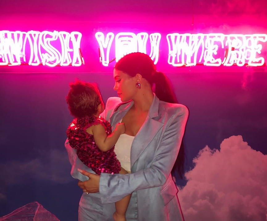 Кайли Дженнер с дочкой СтормиФото: соцсети