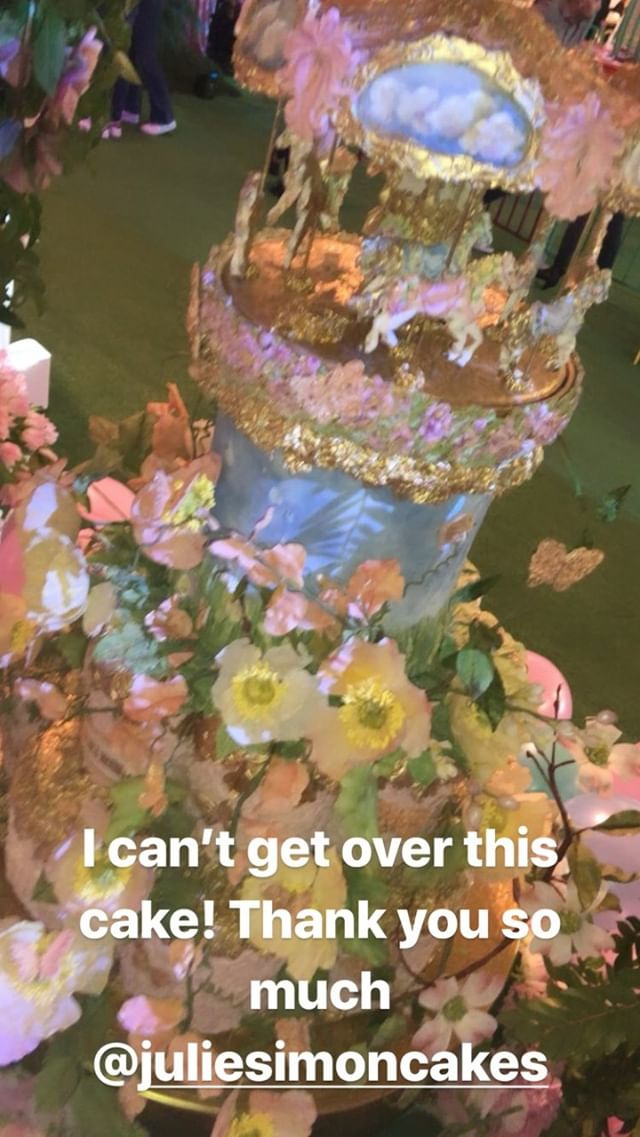 Торт-карусель ко дню рождения СтормиФото: соцсети