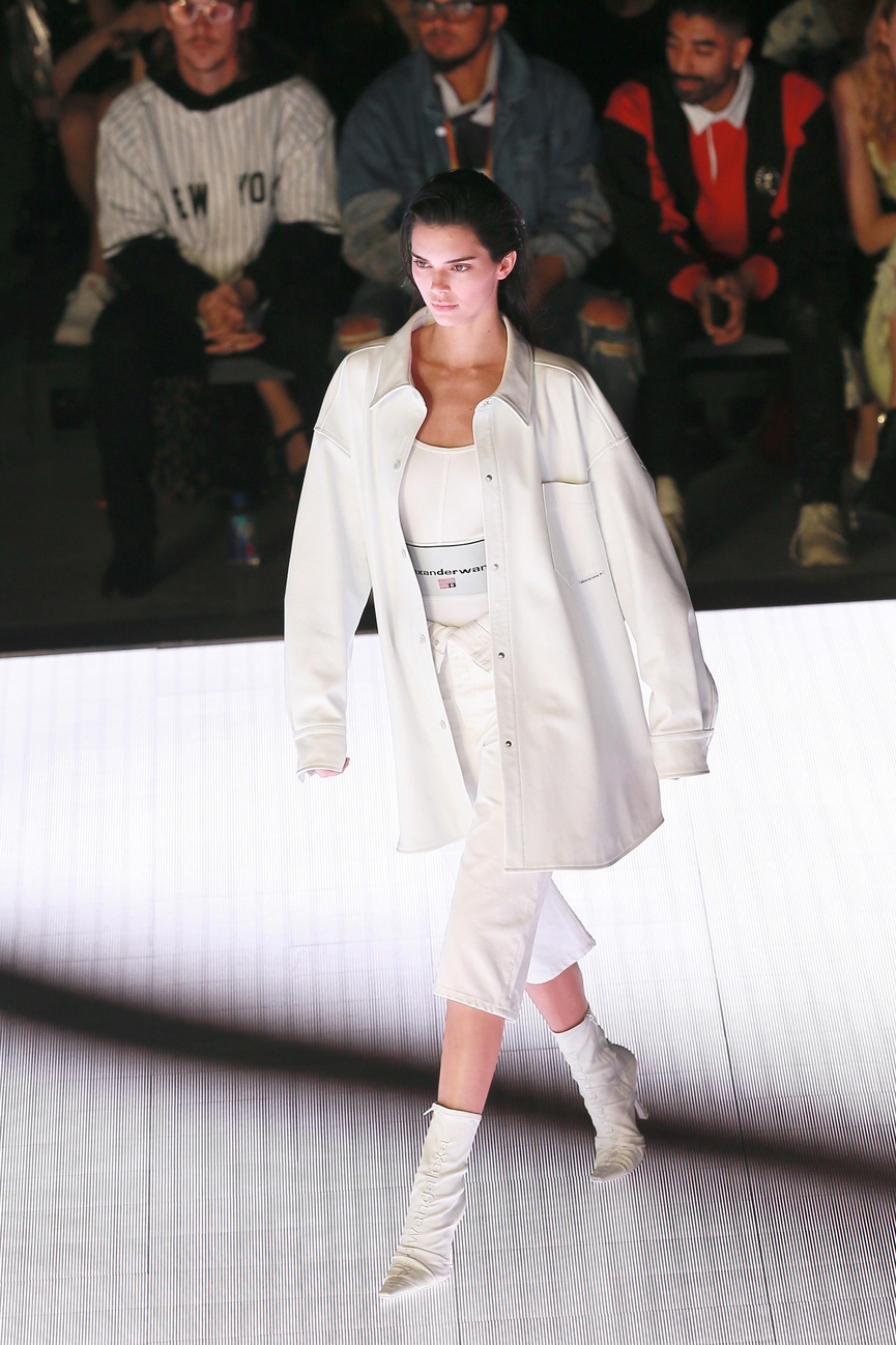 Кендалл Дженнер на показе Александра ВэнгаФото: Legion-Media.ru