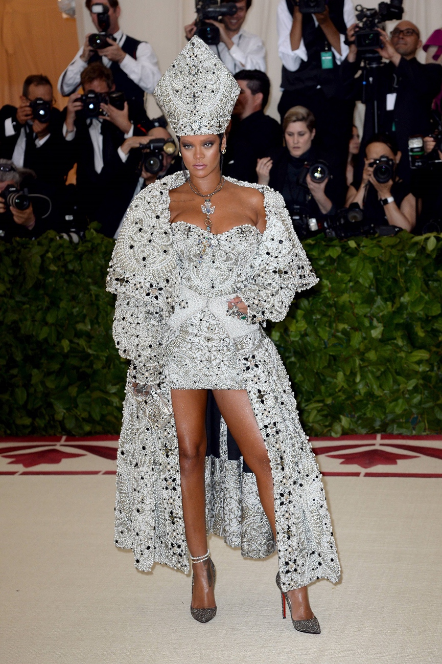 ​Легендарный лук РиРи на Met Gala 2018​Фото: Legion-Media.ru