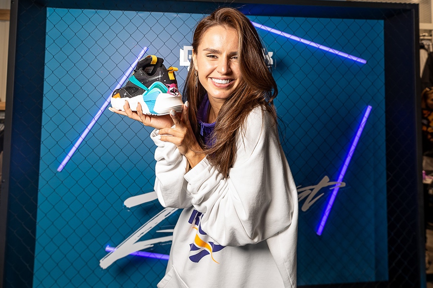 Zivert со своей именной моделью кроссовокФото: пресс-служба Reebok