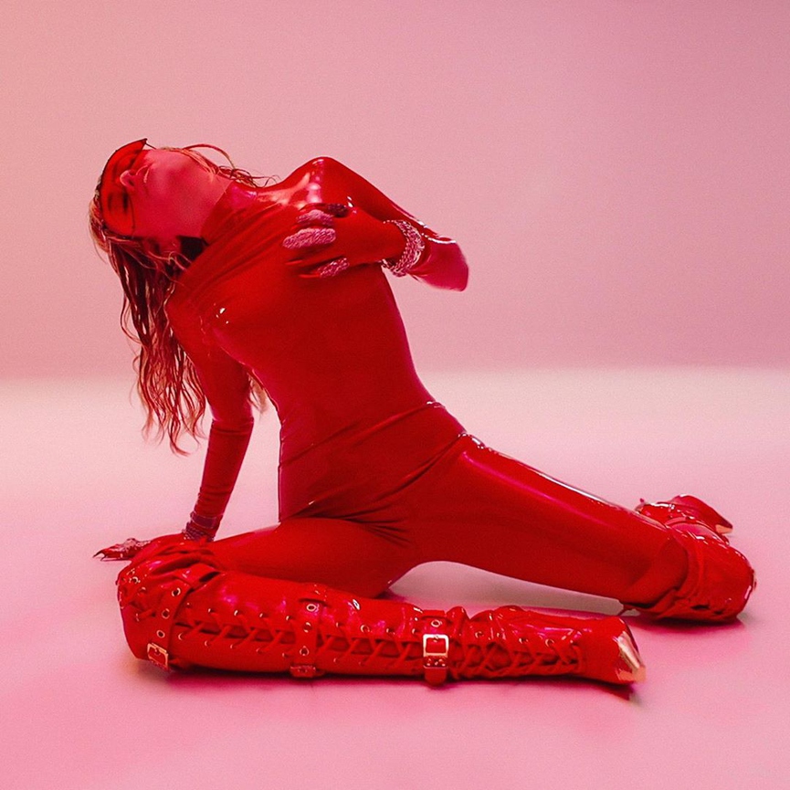 Кадр из клипа «Mother's Daughter»