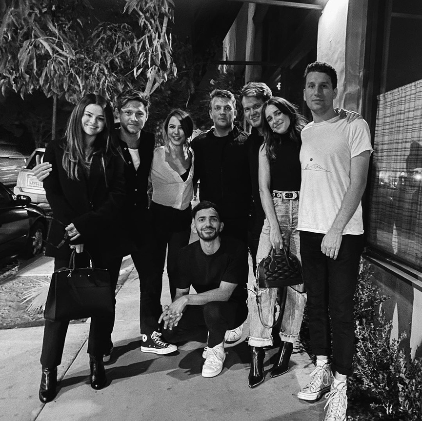 Селена Гомес и Найл Хоран с друзьями​Фото: Instagram