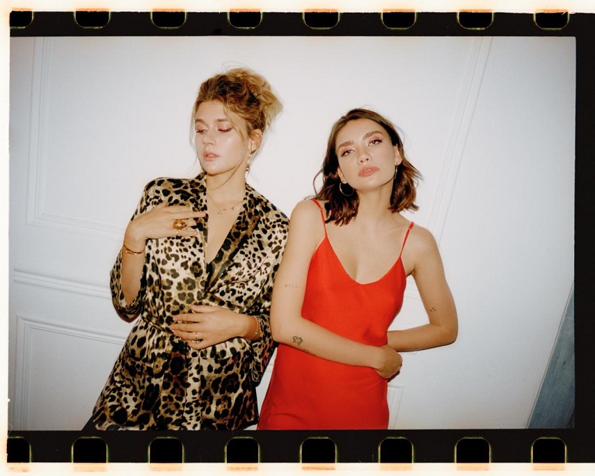 Карина и Ксюша уже несколько лет успешно гастролируют по стране с диджей-сетамиФото: архив артисток