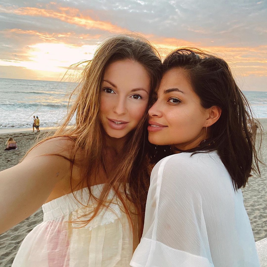 Нюша с подругой ​Фото: Instagram 