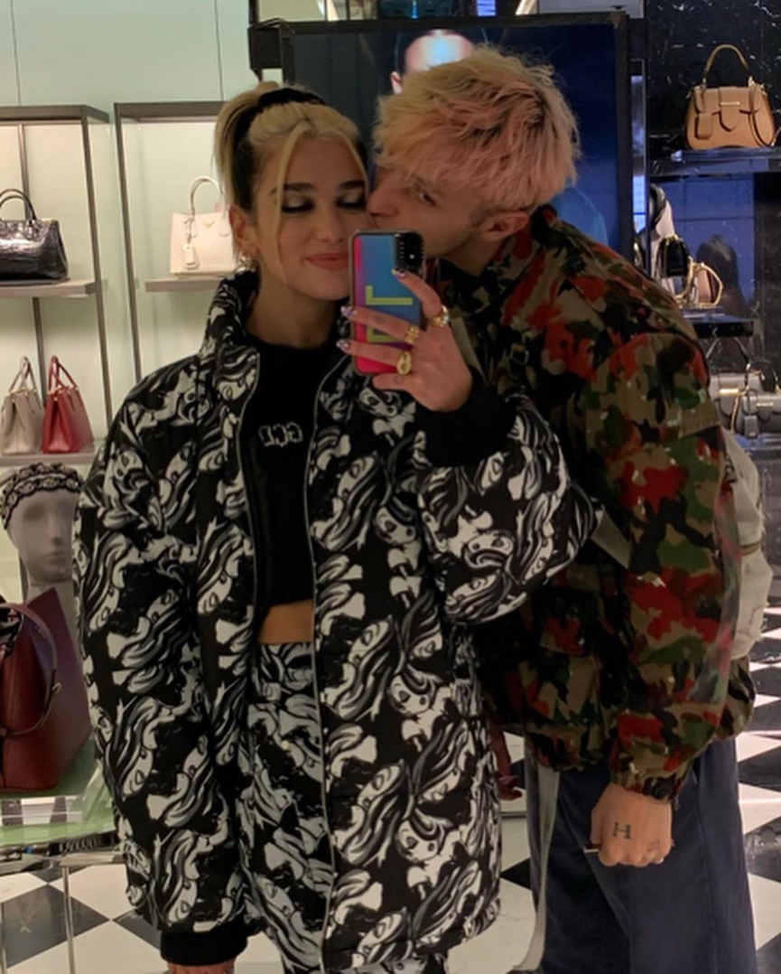 Биберы, Элджей, Рита Дакота: как звёзды отметили День всех влюблённых