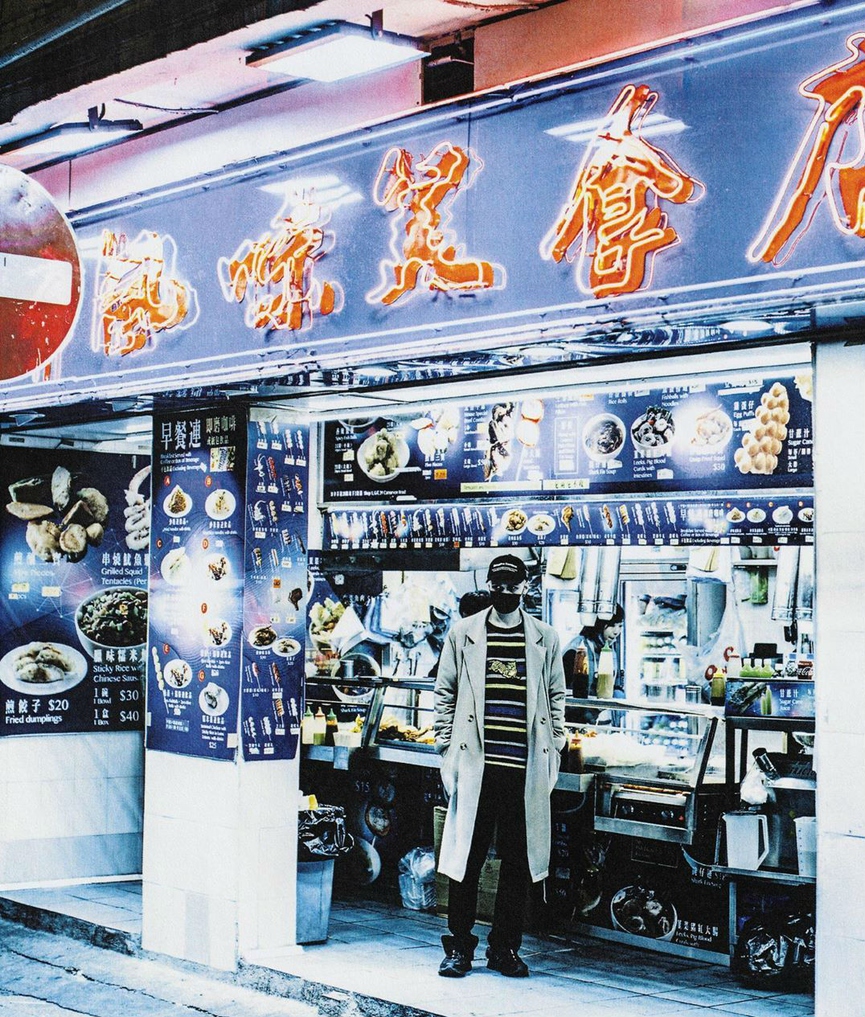 Музыкант не оценил аромат местных общепитовФото: Instagram: saharnaya