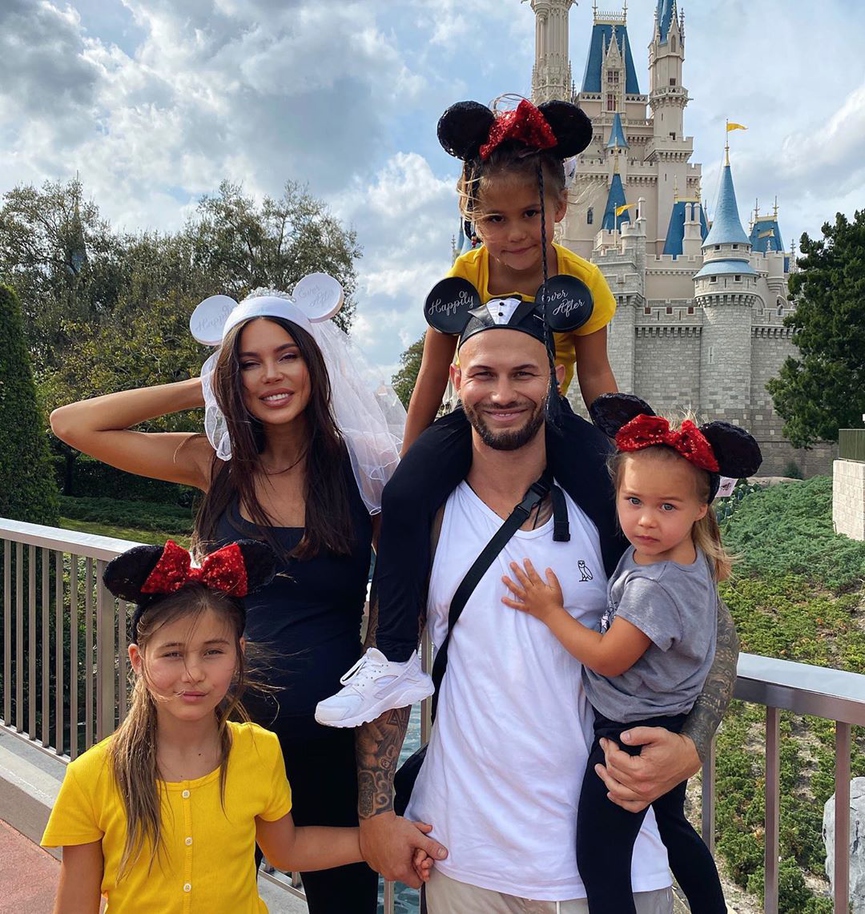 У пары три дочери – Ариэла, Лея и Майя​Фото: Instagram