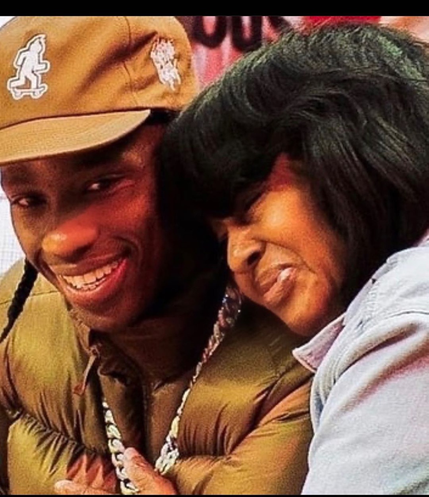 Трэвис Скотт с мамой​Фото: Instagram 