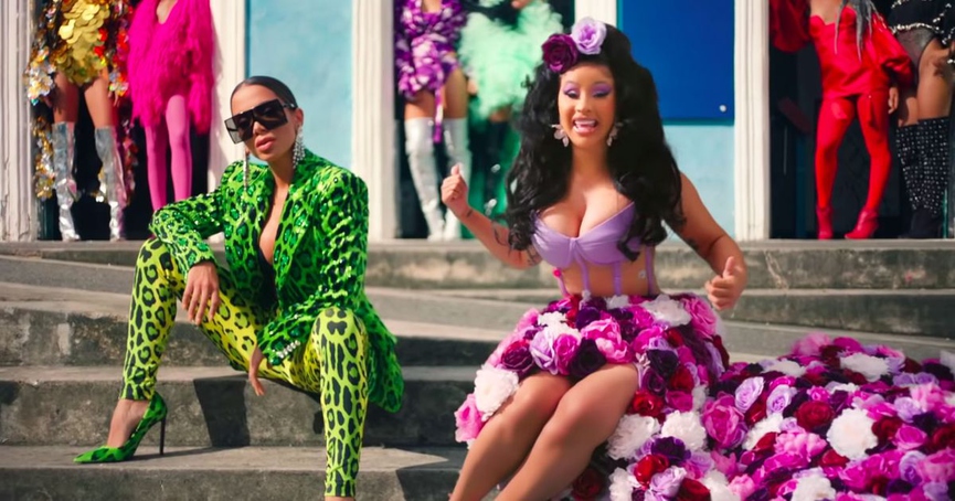 Анитта, Карди БиФото: кадр из клипа