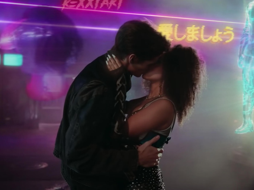 Кадр из клипа: David Guetta & Sia - «Let's Love»