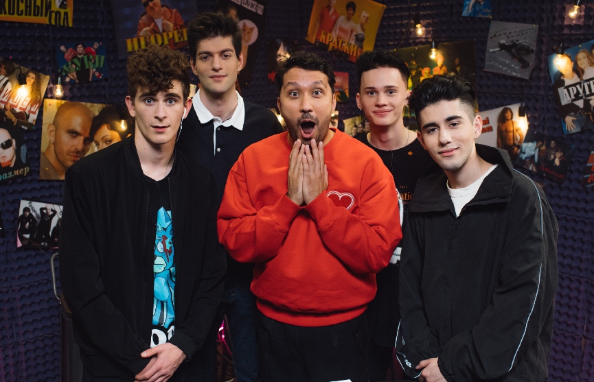 Артур Бабич, Рауф Мирзаев, ведущий шоу Константин Анисимов, Даня Милохин и Фаик Мирзаев​Фото: VK