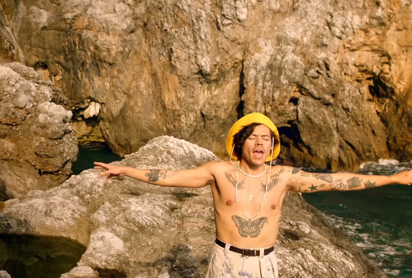 Гарри СтайлсФото: кадр из клипа «Golden»