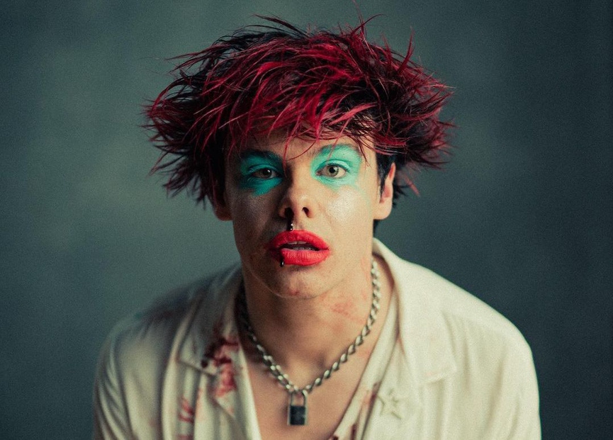 «mars»: социальное видеопослание от YUNGBLUD