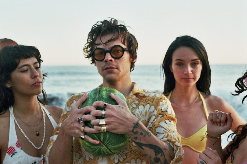 Гарри Стайлс на съёмках клипа «Watermelon Sugar»Фото: промоматериалы