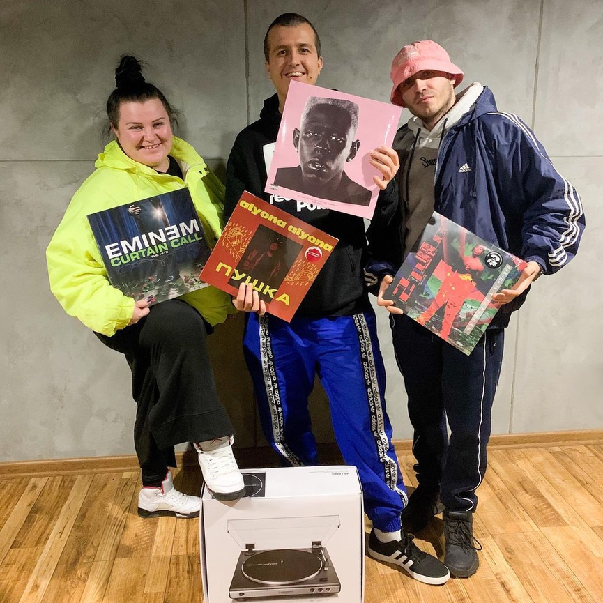 Alyona Alyona и Олег Псюк из Kalush (справа с краю)​Фото: Instagram