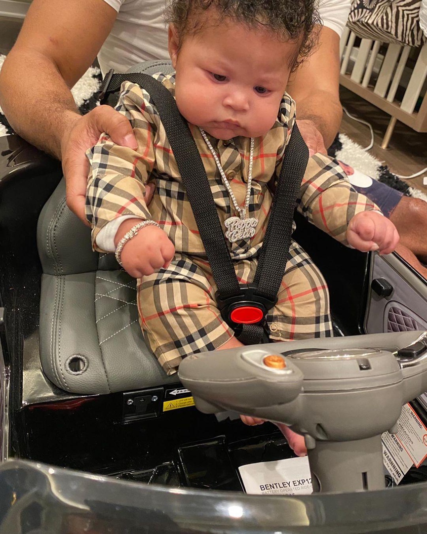 Ники Минаж показала подросшего сына