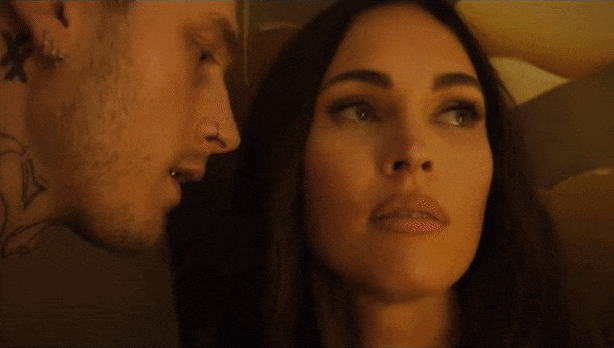 Меган Фокс избивает Machine Gun Kelly в трейлере фильма «Полночь на злаковом поле»