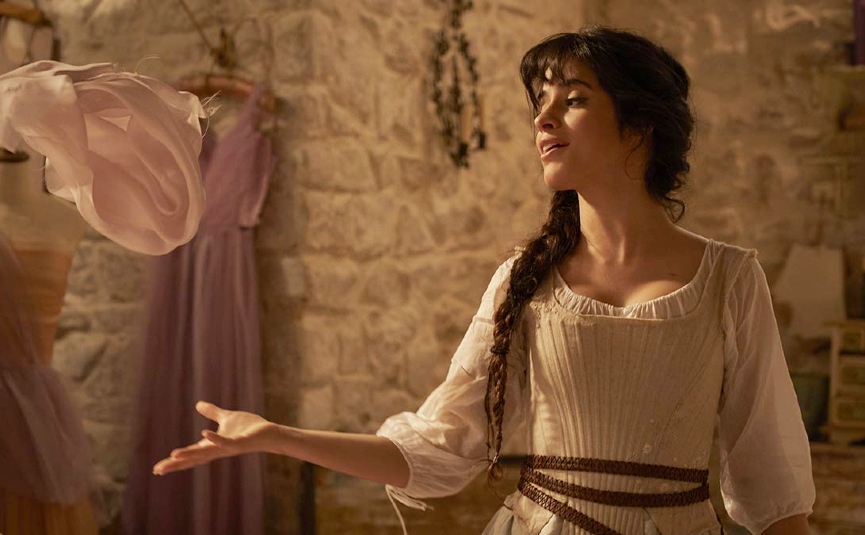 Камила Кабейо в образе ЗолушкиФото: Instagram / @cinderellamovieofficial