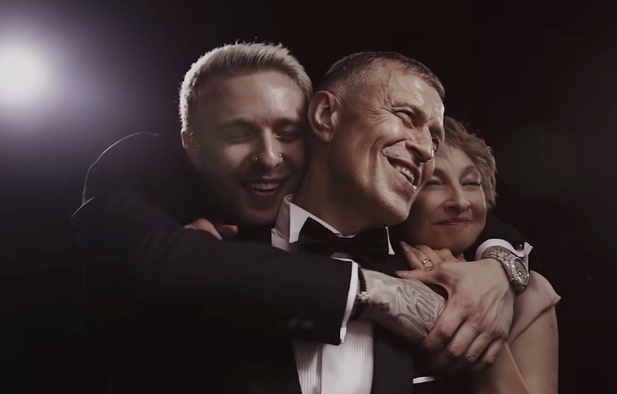 Егор Крид с родителями, Николаем и Мариной БулаткинымиФото: кадр из клипа