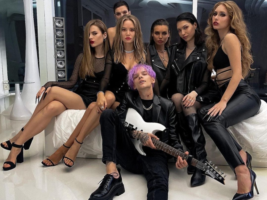 Егор Шип и его «вампирская массовка»​Фото: Instagram