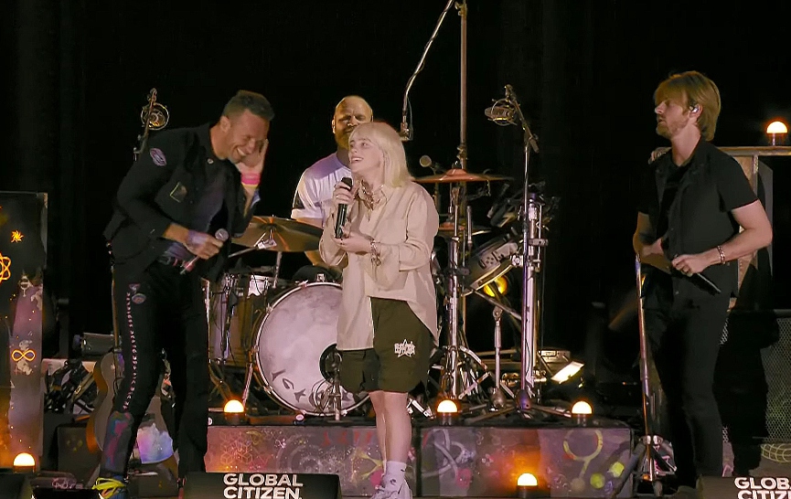 Coldplay, Билли Айлиш и Финнеас О'Коннелл​Фото: кадр из видео