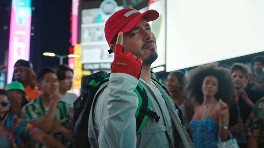 Кадр из клипа «Ten Cuidado»