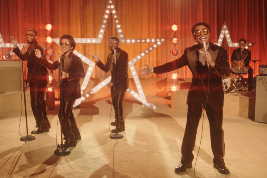 Кадр из клипа «Smokin Out The Window»