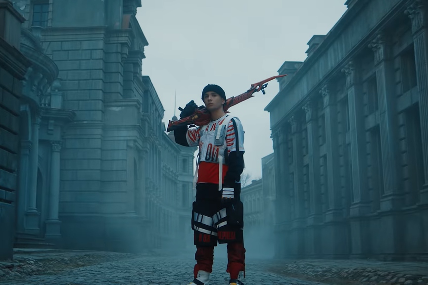 Кадр из клипа «Миллион дорог» 