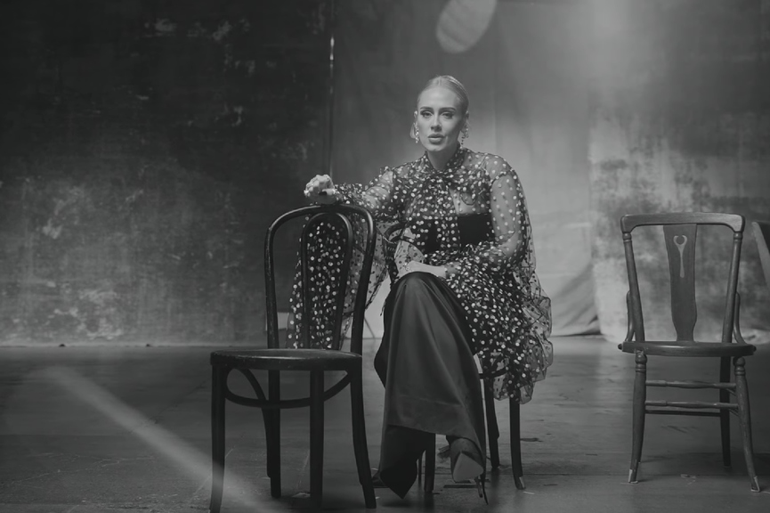 АдельКадр из клипа «Oh My God»