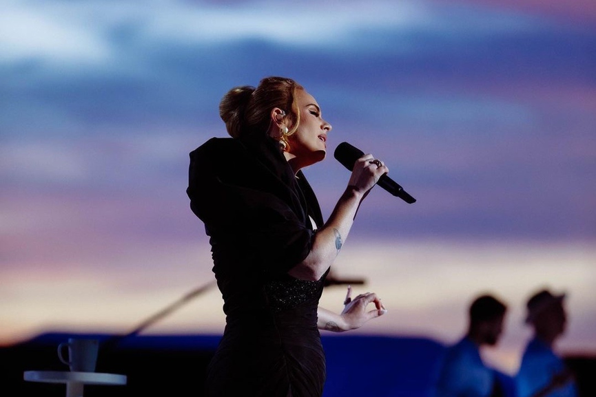 АдельФото: Instagram / Raven B. Varona