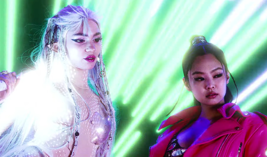 Граймс и Дженни​Фото: кадр из клипа