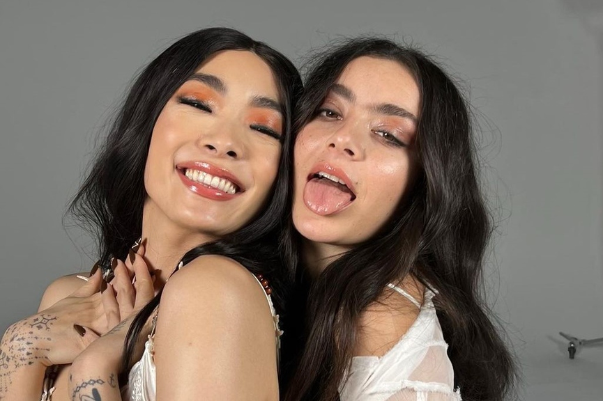 Charli XCX и Рина Саваяма Фото: Instagram