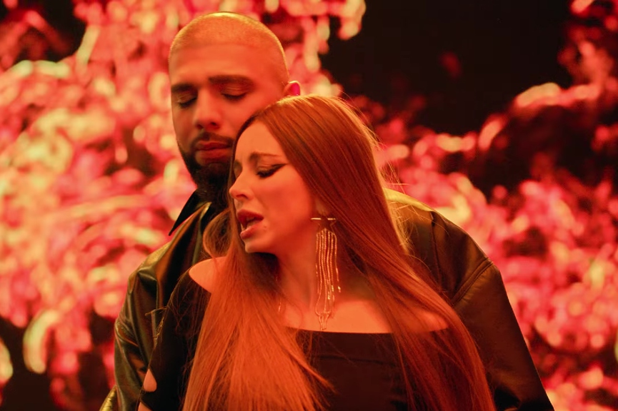 Артём Качер и Ани ЛоракКадр из клипа «Материк» 