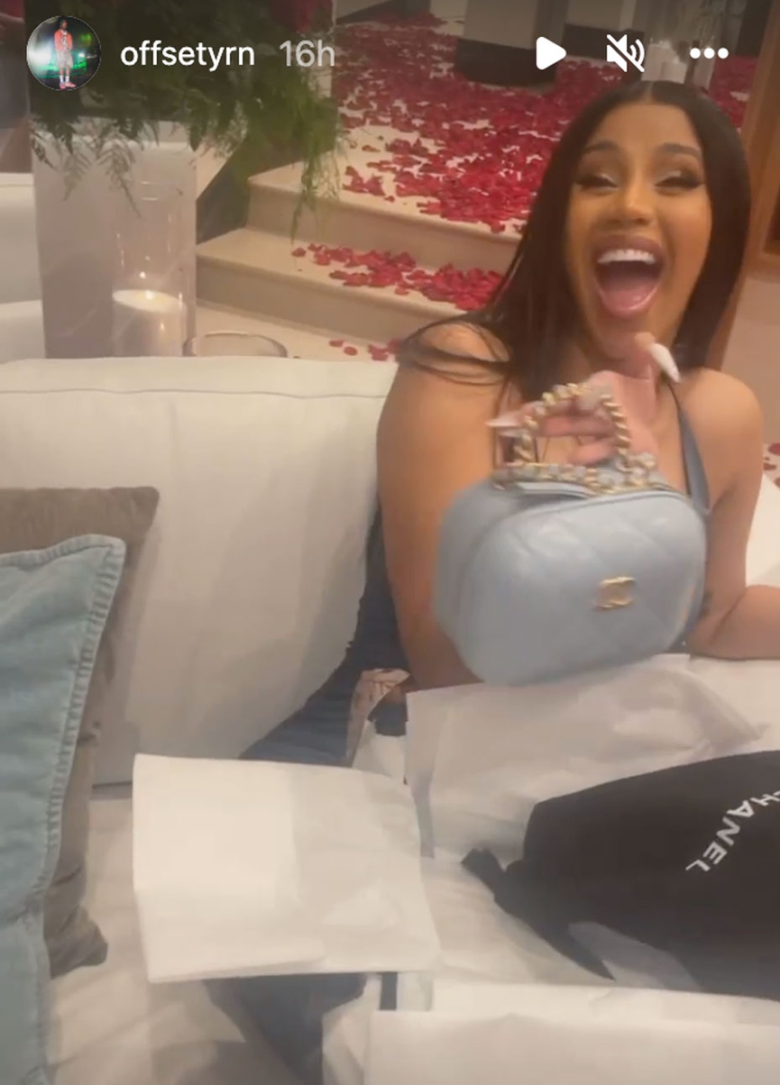 Катя Кищук и slowthai, Карди Би и Оффсет, Биберы, L'One и другие: как звёзды отметили День святого Валентина