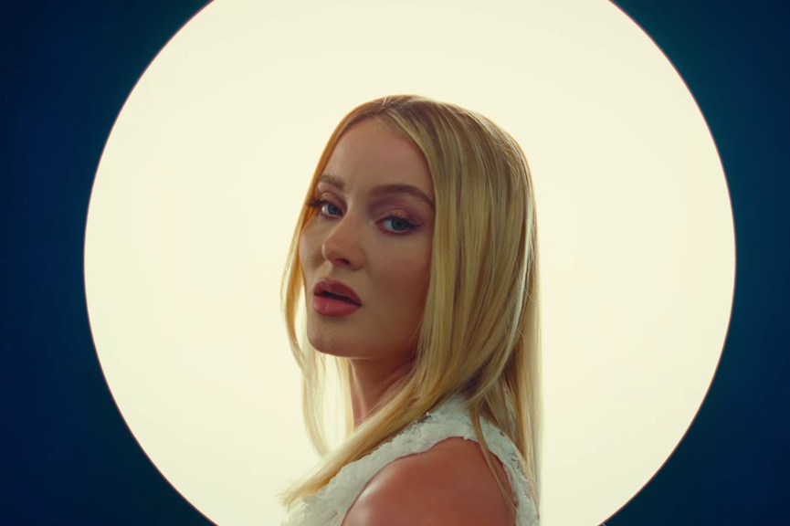Зара ЛарссонКадр из клипа «Words»