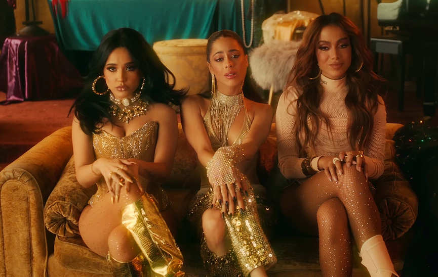 Бекки Джи, Tini и АниттаФото: кадр из клипа