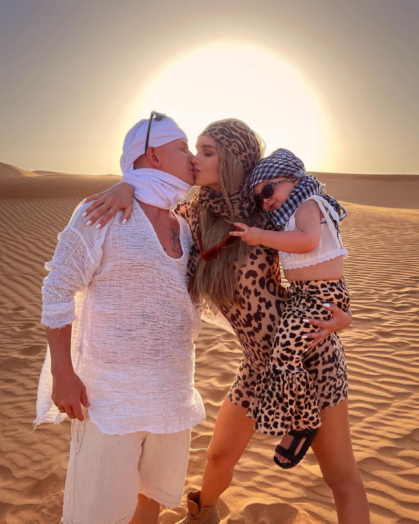 Пашу и Ханна с дочерью АдрианойФото: соцсети