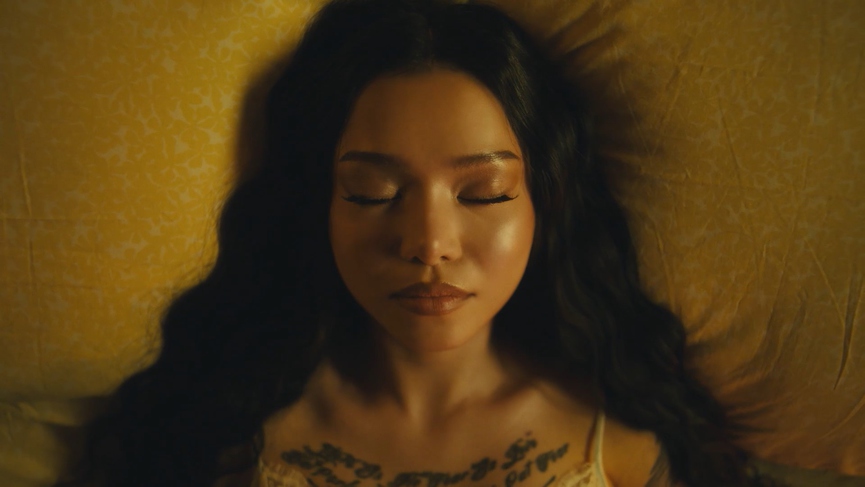 Кадр из клипа Беллы Порч «Living Hell»