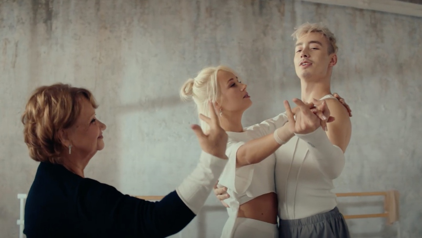 Кадр из клипа Клавы Коки «Не со мной»