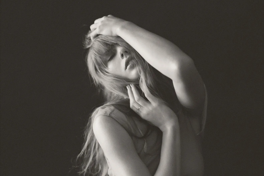 «The Tortured Poets Department»: слушаем новую пластинку Тейлор Свифт!